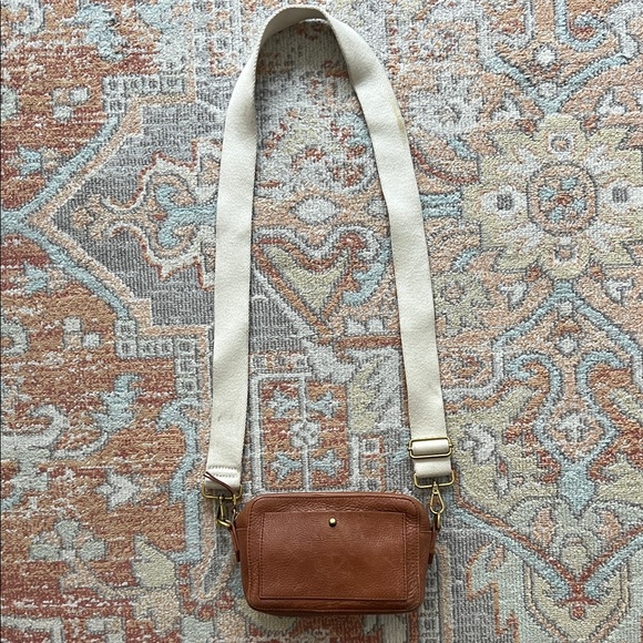 Madewell Transport Camera Bag - Picture 2 of 8